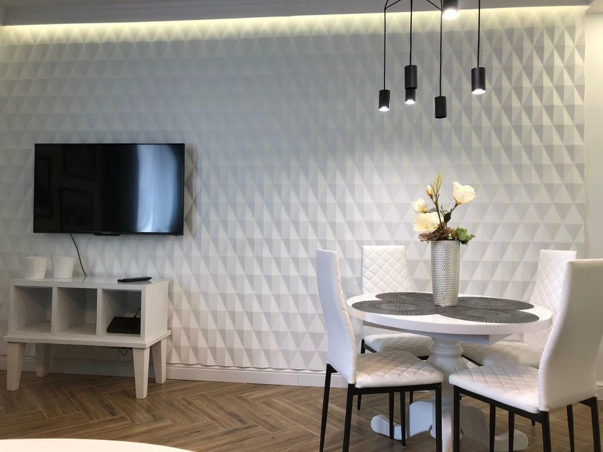 Family & Business Sauna Apartments Paderewskiego Sienkiewicza No2 Centrum Downtown - 2 Bedroom With Private Sauna, Bath With Hydromassage, Parking Kielce Kültér fotó