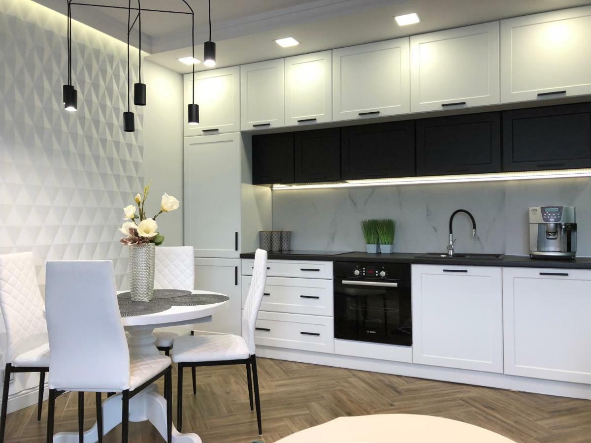 Family & Business Sauna Apartments Paderewskiego Sienkiewicza No2 Centrum Downtown - 2 Bedroom With Private Sauna, Bath With Hydromassage, Parking Kielce Kültér fotó
