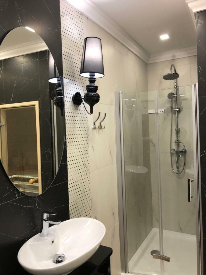 Family & Business Sauna Apartments Paderewskiego Sienkiewicza No2 Centrum Downtown - 2 Bedroom With Private Sauna, Bath With Hydromassage, Parking Kielce Kültér fotó